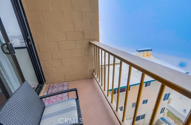 Detail Gallery Image 32 of 53 For 727 Esplanade, Redondo Beach,  CA 90277 - 2 Beds | 2/1 Baths