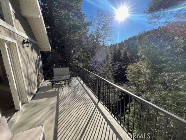 Detail Gallery Image 5 of 18 For 601 Sunderland Ct, Lake Arrowhead,  CA 92352 - 3 Beds | 2 Baths