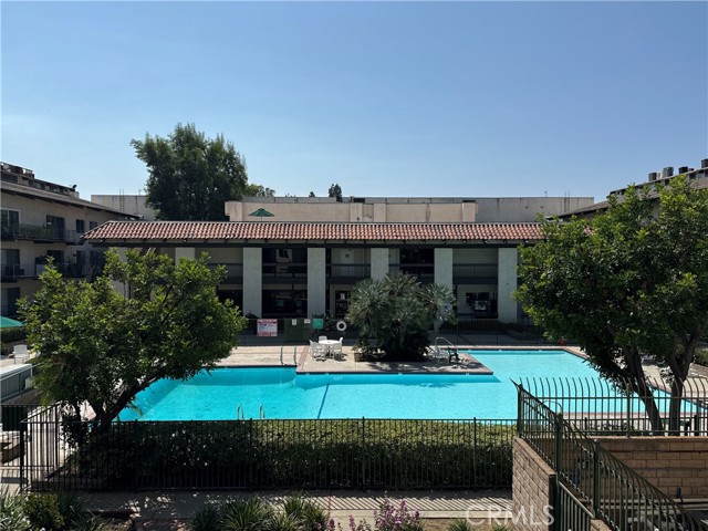 5460 White Oak Avenue, Encino CA: https://media.crmls.org/medias/262d1626-5a8d-43ae-b4ea-db0d33cd2d34.jpg