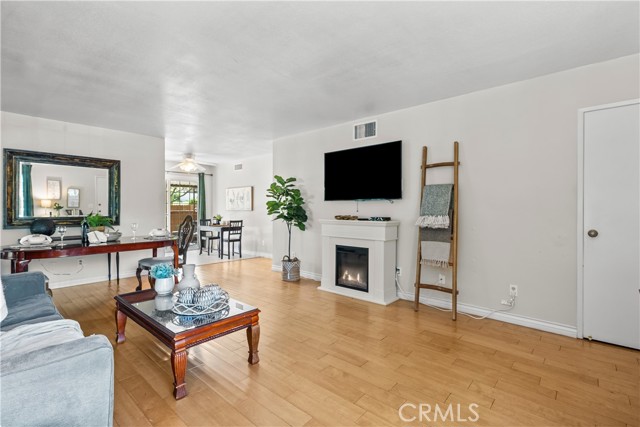 Detail Gallery Image 8 of 38 For 19504 Avenue of the Oaks #C,  Newhall,  CA 91321 - 2 Beds | 2 Baths