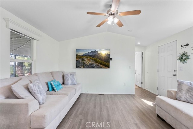 Detail Gallery Image 4 of 39 For 22111 Newport Ave #34,  Grand Terrace,  CA 92313 - 2 Beds | 2 Baths