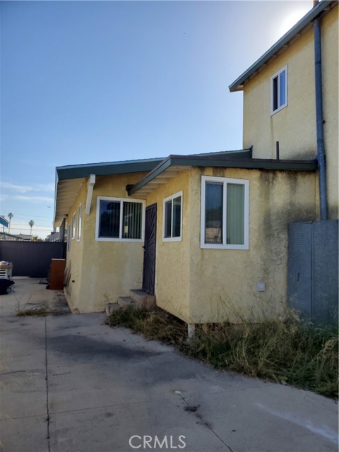 Detail Gallery Image 17 of 18 For 1933 W 43rd Pl, Los Angeles,  CA 90062 - 4 Beds | 2 Baths