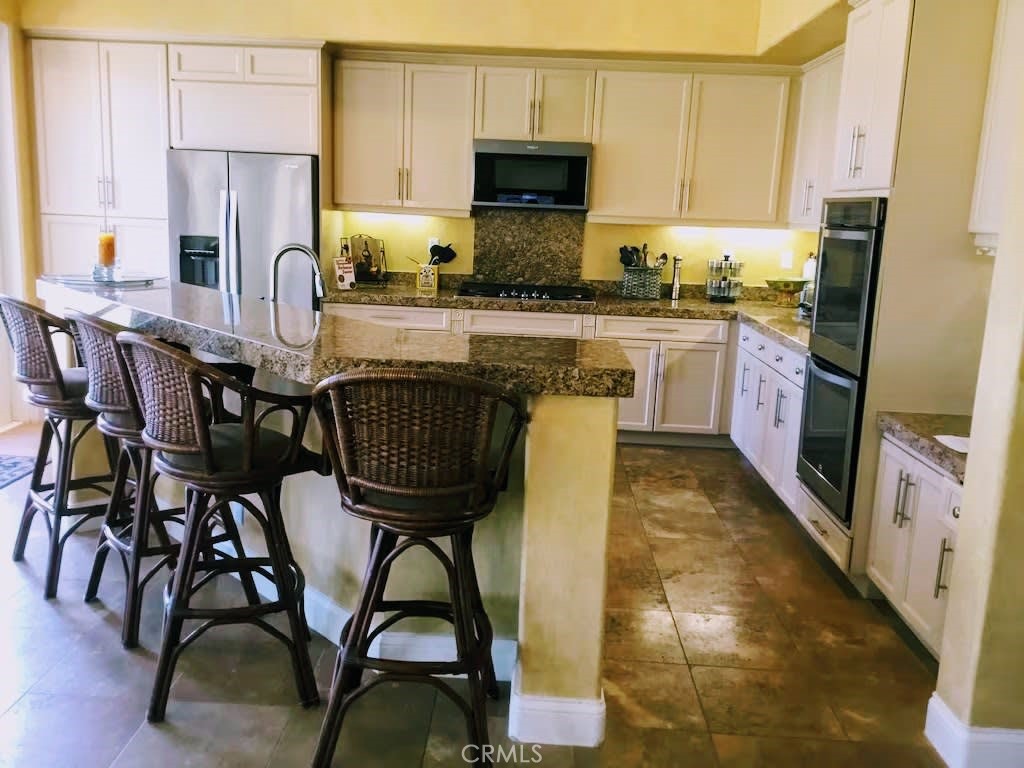 https://media.crmls.org/medias/262f29c1-043d-46a6-a089-26d1f6f4ab96.jpg?preset=X-Large