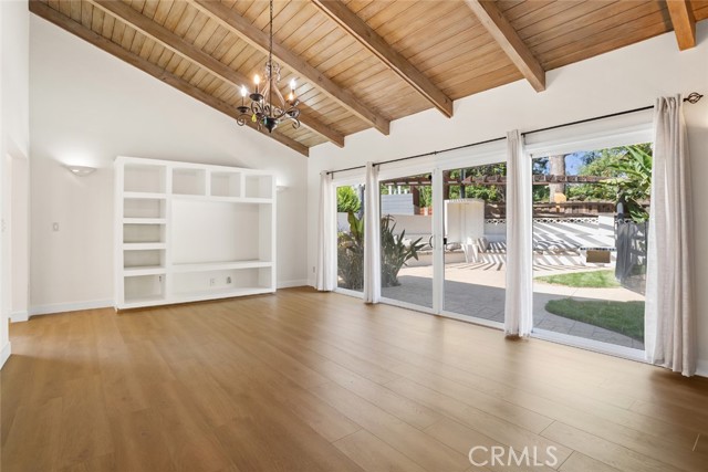 Detail Gallery Image 6 of 37 For 4551 Larkwood Ave, Woodland Hills,  CA 91364 - 5 Beds | 3 Baths