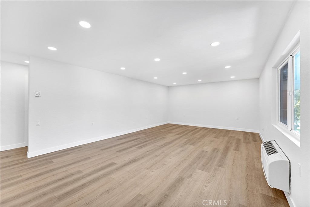 https://media.crmls.org/medias/2630a39a-46d8-46d5-b243-fc53dd4ab2e6.jpg?preset=X-Large