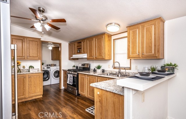 9080 Bloomfield Avenue, Cypress CA: https://media.crmls.org/medias/2631dbf3-b16b-4c83-9890-e6ab27c91741.jpg