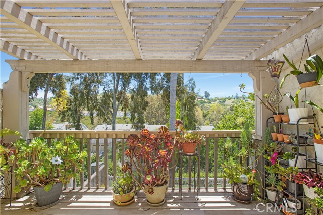 24336 Hillview Drive, Laguna Niguel CA: https://media.crmls.org/medias/2633162c-6a04-43cd-9eeb-0295a3cbfd37.jpg
