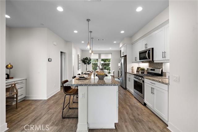Detail Gallery Image 11 of 50 For 645 W 17th St, Costa Mesa,  CA 92627 - 3 Beds | 2/2 Baths
