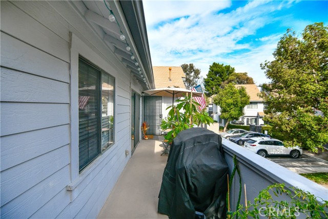 887 W 34th, Long Beach CA: https://media.crmls.org/medias/2636923d-7cc9-40cd-8d75-223440c85869.jpg