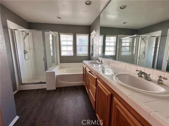 Detail Gallery Image 11 of 28 For 23327 Clearwater, Valencia,  CA 91355 - 4 Beds | 3 Baths