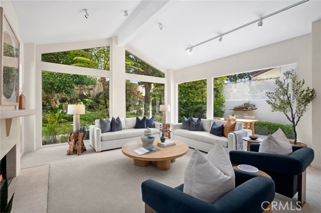 6 Rue Marseilles, Newport Beach CA: https://media.crmls.org/medias/26383116-9eaa-41cc-97c5-24c87c64a838.jpg