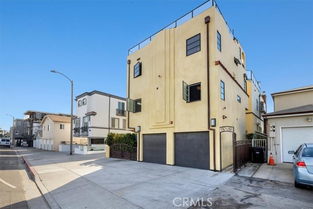 Detail Gallery Image 44 of 53 For 30 the Strand #2,  Hermosa Beach,  CA 90254 - 3 Beds | 3 Baths