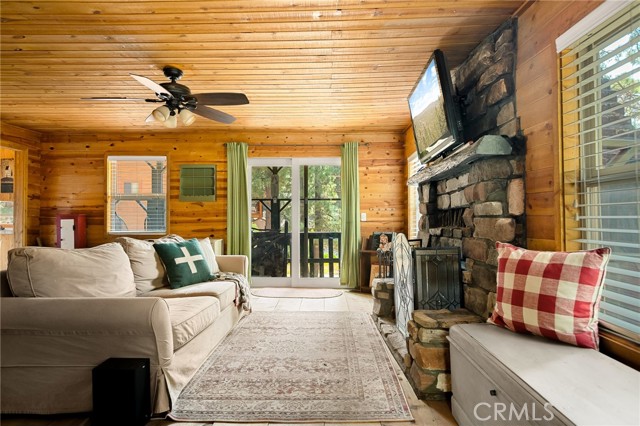 Detail Gallery Image 2 of 22 For 33400 Bluebird Dr, Green Valley Lake,  CA 92341 - 1 Beds | 1 Baths