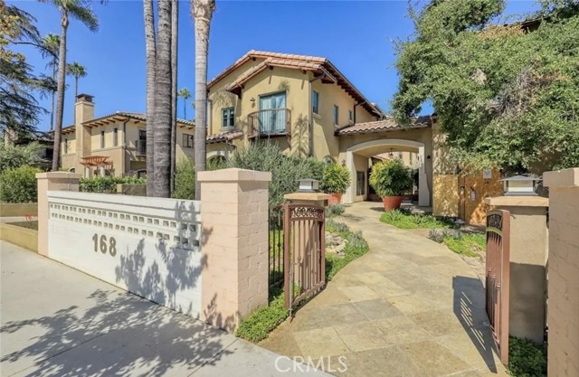 168 S Sierra Madre Boulevard, Pasadena CA: https://media.crmls.org/medias/263b47a0-7be2-46c7-b426-f2130c124d8c.jpg