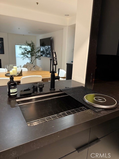 Detail Gallery Image 12 of 32 For 12011 Goshen #104,  Los Angeles,  CA 90049 - 2 Beds | 3 Baths