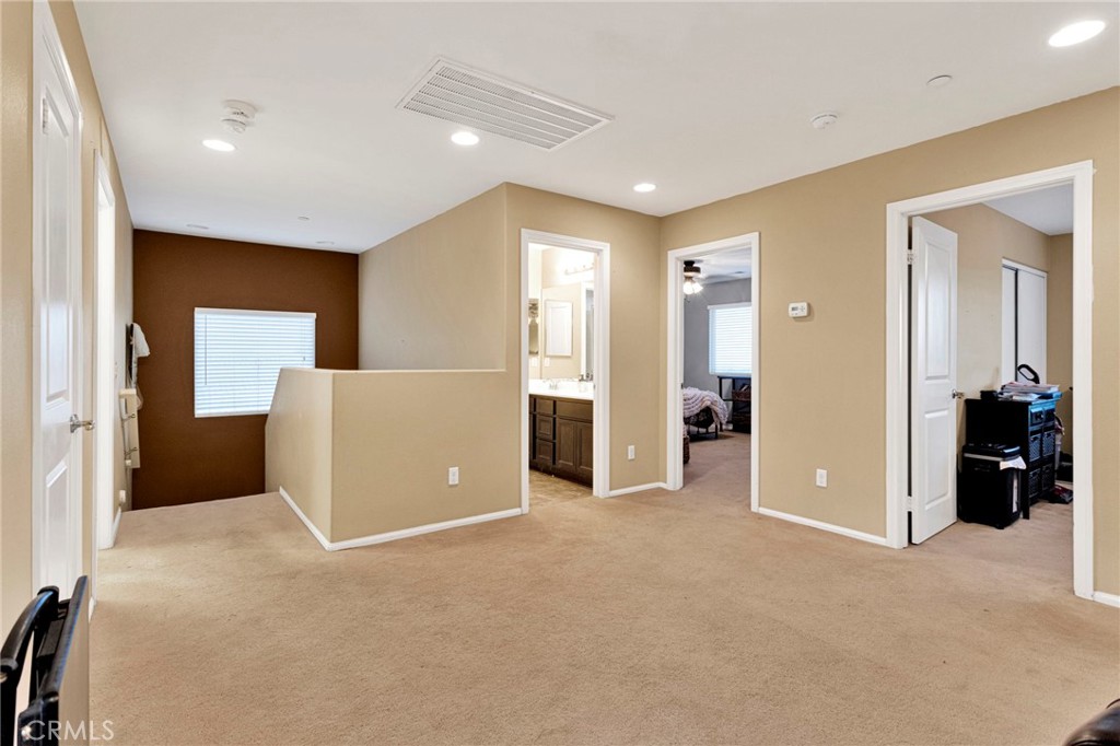 https://media.crmls.org/medias/263d2c2b-a374-4f4c-9ee4-42660577d4e4.jpg?preset=X-Large