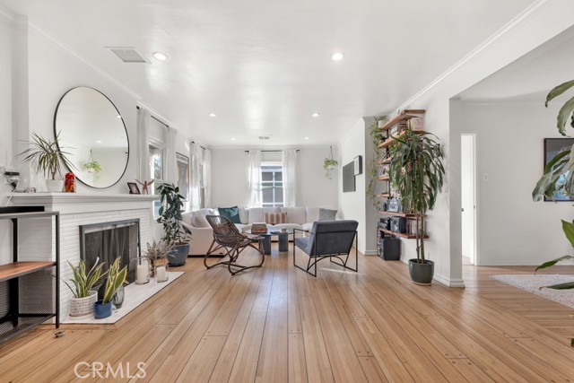 Detail Gallery Image 22 of 52 For 5727 Colbath, Valley Glen,  CA 91401 - 3 Beds | 3 Baths