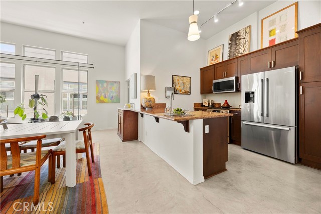 253 N Bush Street, Santa Ana CA: https://media.crmls.org/medias/263e8760-c077-4025-a721-ef0030227807.jpg