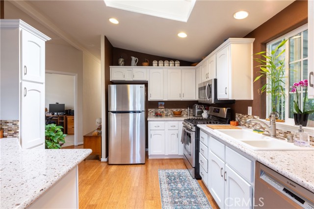 Detail Gallery Image 18 of 40 For 10681 Oak St #107,  Los Alamitos,  CA 90720 - 2 Beds | 2 Baths