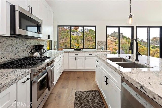 Detail Gallery Image 22 of 57 For 990 Meadowlark Dr, Laguna Beach,  CA 92651 - 3 Beds | 2 Baths