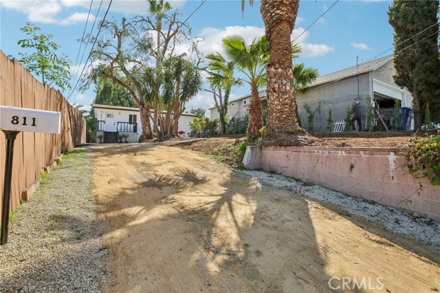 811 W Oliver Street, San Pedro CA: https://media.crmls.org/medias/263fe92f-f0a1-483c-bf55-5becd43af48d.jpg