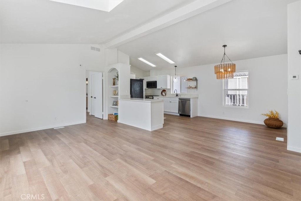 9080 Bloomfield Avenue 272
