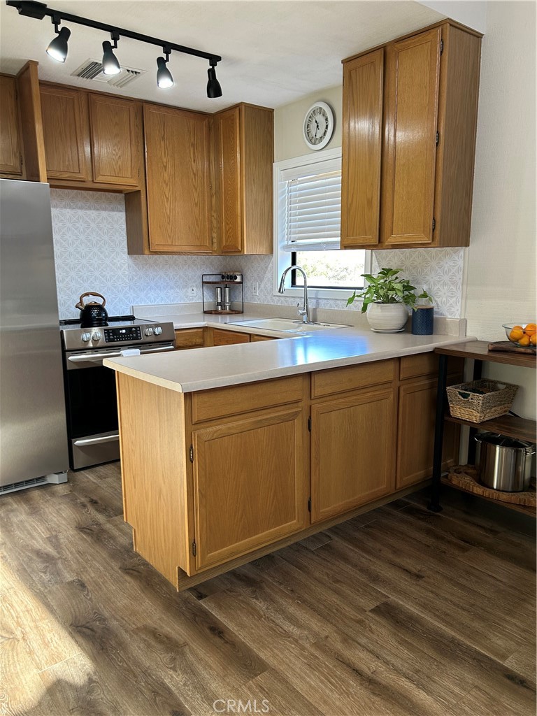 https://media.crmls.org/medias/2640ccd9-75e2-407a-aa2c-860d64d8da26.jpg?preset=X-Large