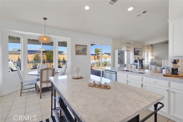 21152 Reliance, Apple Valley CA: https://media.crmls.org/medias/2640fbfa-1041-4a1b-a4c6-336d7afdfd4f.jpg