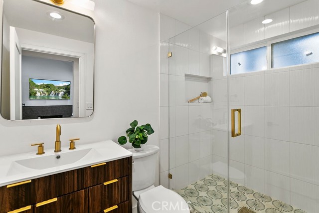 Detail Gallery Image 5 of 45 For 6091 Navajo, Westminster,  CA 92683 - 6 Beds | 5 Baths