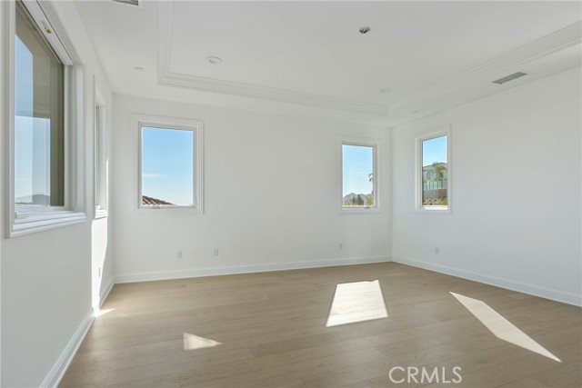 Image 33 of 66 For 20448 Liverpool Way