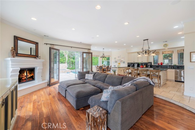 Detail Gallery Image 14 of 52 For 880 11th, Manhattan Beach,  CA 90266 - 5 Beds | 5 Baths