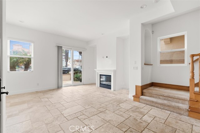 Detail Gallery Image 6 of 54 For 122 9th Street, Huntington Beach,  CA 92648 - 3 Beds | 3/2 Baths