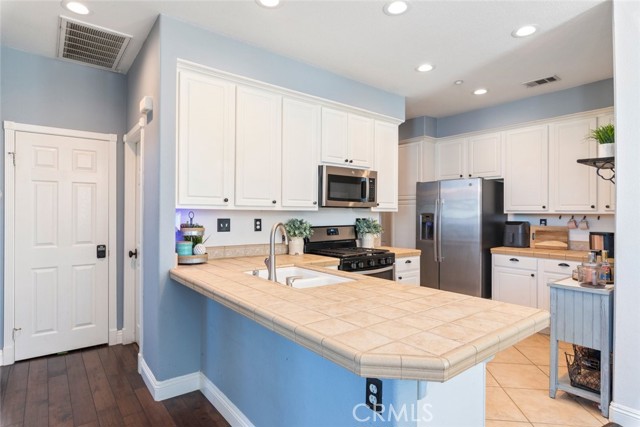 Detail Gallery Image 9 of 43 For 29290 Morena Villa Dr, Highland,  CA 92346 - 3 Beds | 2/1 Baths
