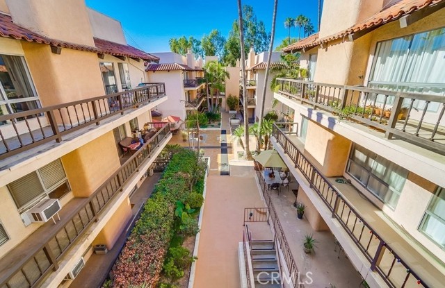 1127 E Del Mar Boulevard, Pasadena CA: https://media.crmls.org/medias/2641ee0f-6fa9-4fb1-933b-24ddb4d0461f.jpg