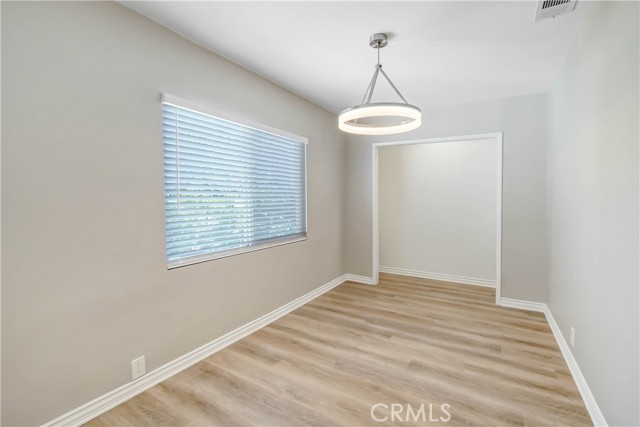 Detail Gallery Image 11 of 57 For 17557 Burbank Bld, Encino,  CA 91316 - 3 Beds | 2 Baths