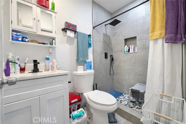 Detail Gallery Image 19 of 26 For 161 W Harcourt St, Long Beach,  CA 90805 - 3 Beds | 2 Baths