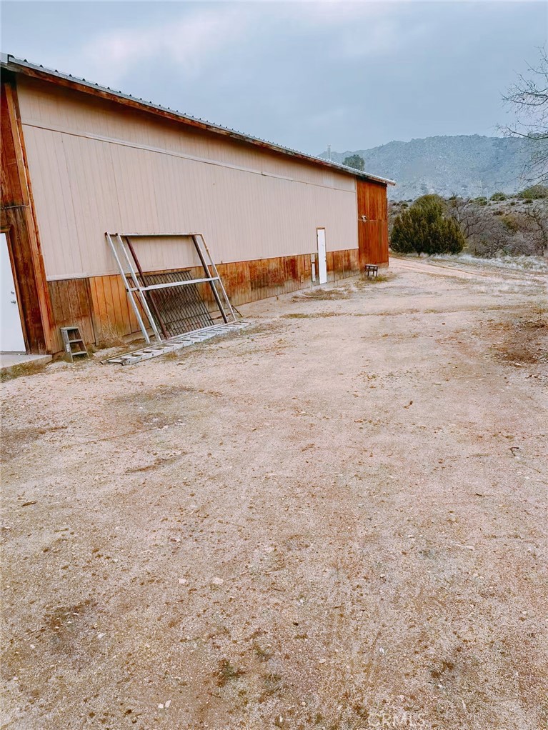 https://media.crmls.org/medias/26427397-222d-4f83-98ea-45126fb0ab8e.jpg?preset=X-Large