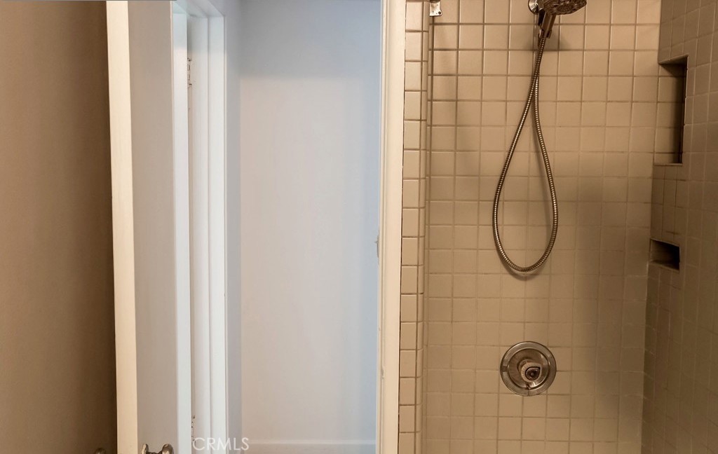 https://media.crmls.org/medias/2642acf4-c69d-4d4a-8bef-1f92edb2cf01.jpg?preset=X-Large