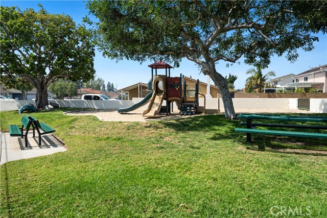 Detail Gallery Image 33 of 37 For 10900 San Leon Ave, Fountain Valley,  CA 92708 - 4 Beds | 2/1 Baths
