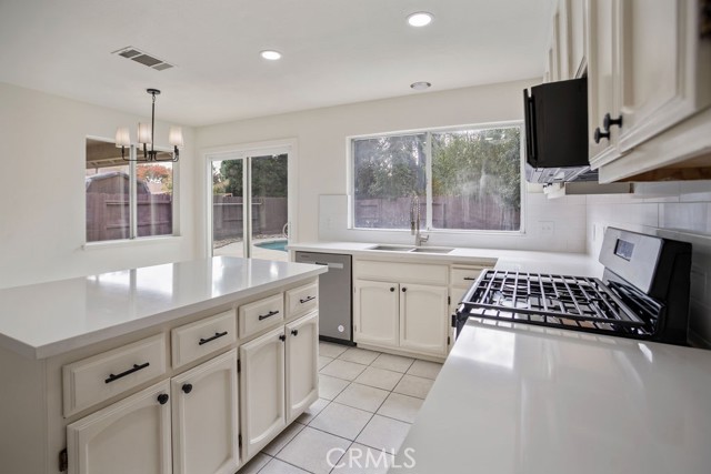 Detail Gallery Image 11 of 31 For 1158 Ensenada Ct, Merced,  CA 95348 - 4 Beds | 2/1 Baths