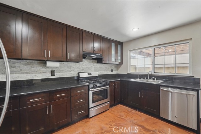 Detail Gallery Image 4 of 25 For 9334 Pioneer Bld, Santa Fe Springs,  CA 90670 - 4 Beds | 2 Baths