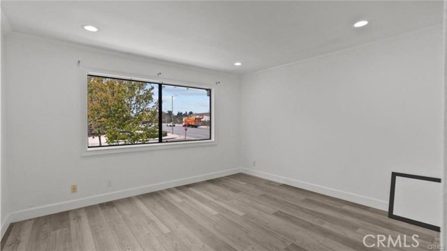 10500 Sunland Boulevard, Sunland CA: https://media.crmls.org/medias/26456698-56a8-4387-a433-cf89096b856c.jpg