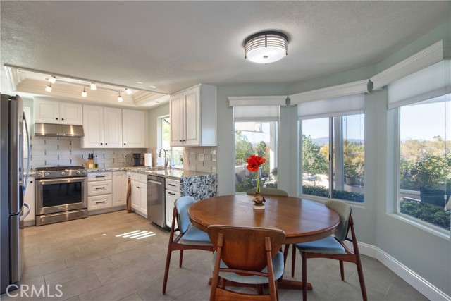 Detail Gallery Image 24 of 57 For 40581 via Amapola, Murrieta,  CA 92562 - 3 Beds | 2/1 Baths
