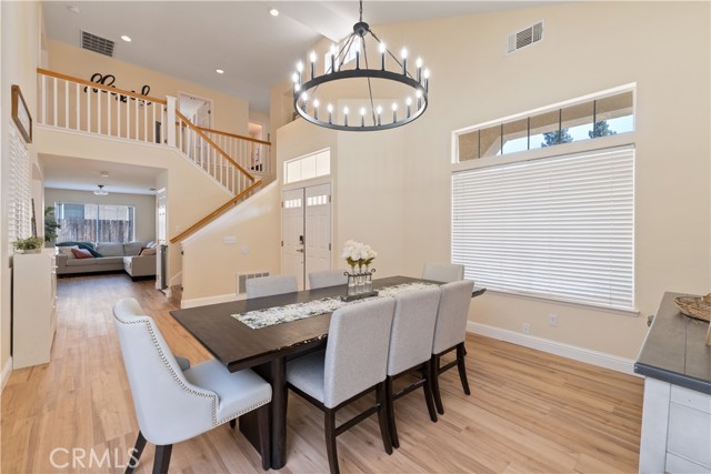 Detail Gallery Image 8 of 37 For 2290 Warwick Ave, Fresno,  CA 93720 - 4 Beds | 3 Baths