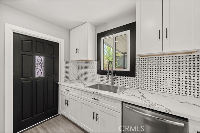 4239 Brewster Avenue, Lynwood CA: https://media.crmls.org/medias/2647454d-6312-47f7-a668-4ed57e664545.jpg