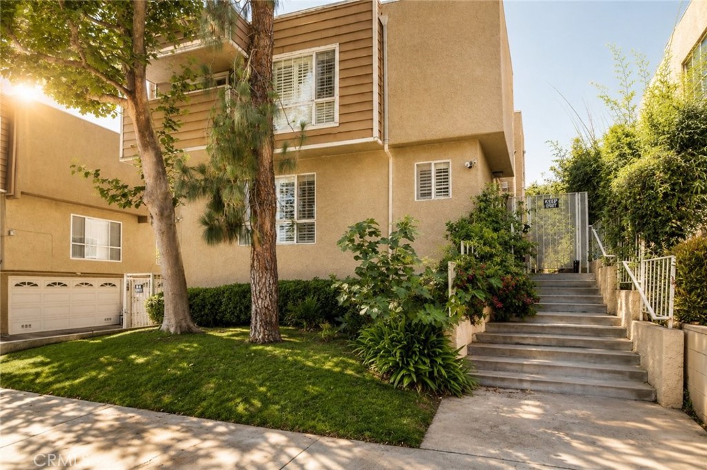 7319 Hazeltine Avenue #4