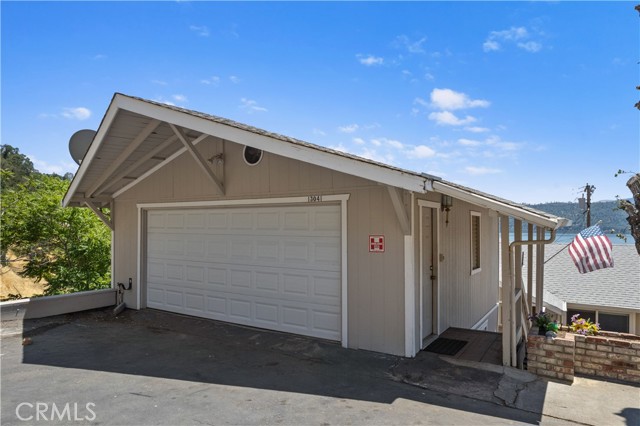 13041 San Joaquin Avenue, Clearlake CA: https://media.crmls.org/medias/2647d1fd-96a2-4c45-ba69-84e0fe5fea6e.jpg