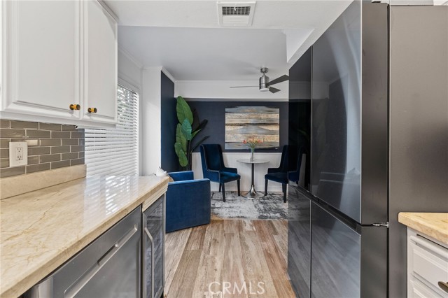 Detail Gallery Image 13 of 46 For 5100 Riverton Ave #14,  North Hollywood,  CA 91601 - 3 Beds | 2/1 Baths