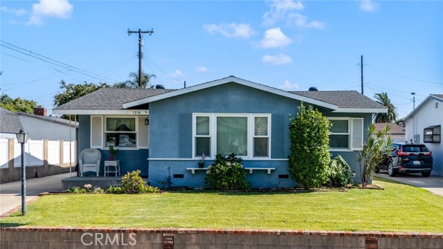 1714 E Linfield Street, Glendora CA: https://media.crmls.org/medias/2649b49e-ba07-4e0b-b35d-91e2dbb82ae5.jpg