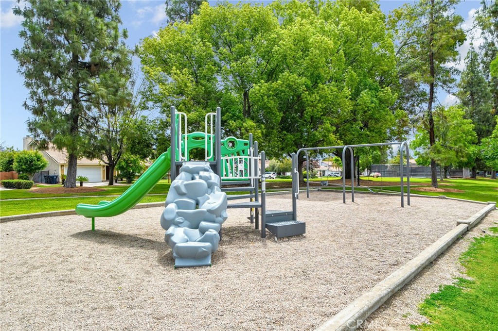 https://media.crmls.org/medias/264a4961-c42f-48ad-a64d-ea26df8cf4fa.jpg?preset=X-Large